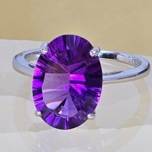 925 Sterling Silver Ring Sz 6.5 with Brilliant Cut Natural Amethyst 1x1.4cm Gem